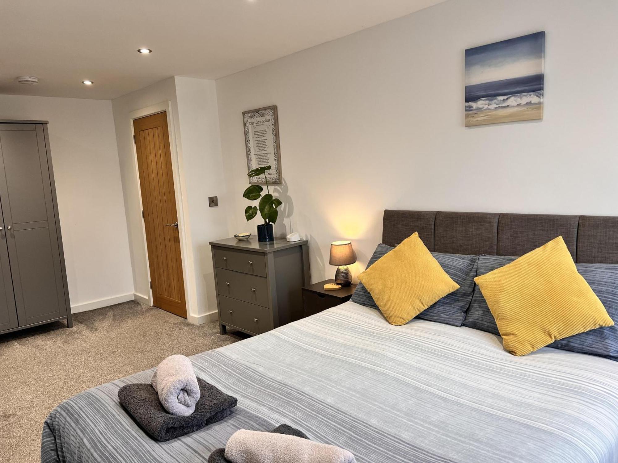 Stylish Modern Home With Parking Enclosed Garden Holyhead Bagian luar foto