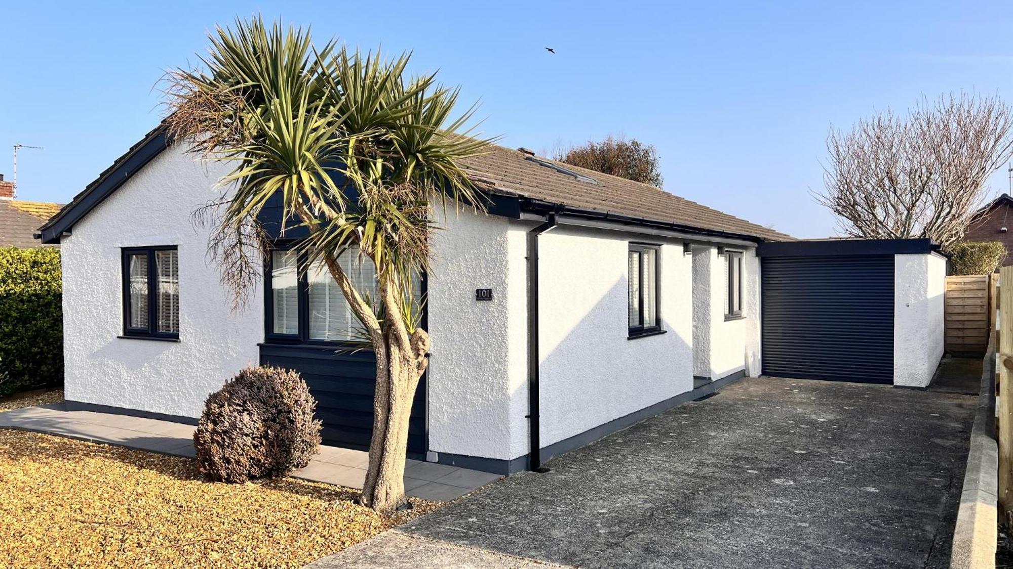 Stylish Modern Home With Parking Enclosed Garden Holyhead Bagian luar foto