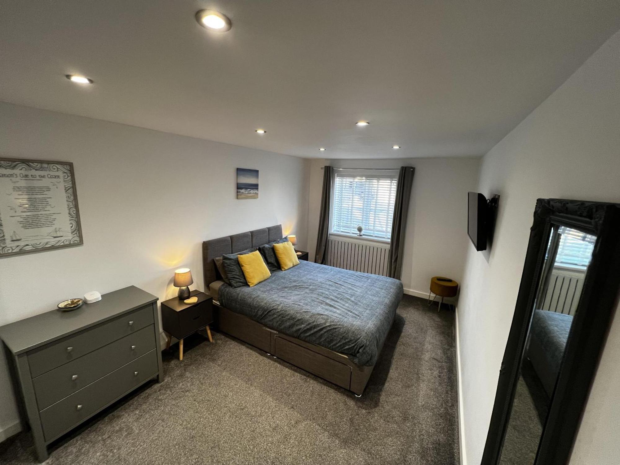 Stylish Modern Home With Parking Enclosed Garden Holyhead Bagian luar foto