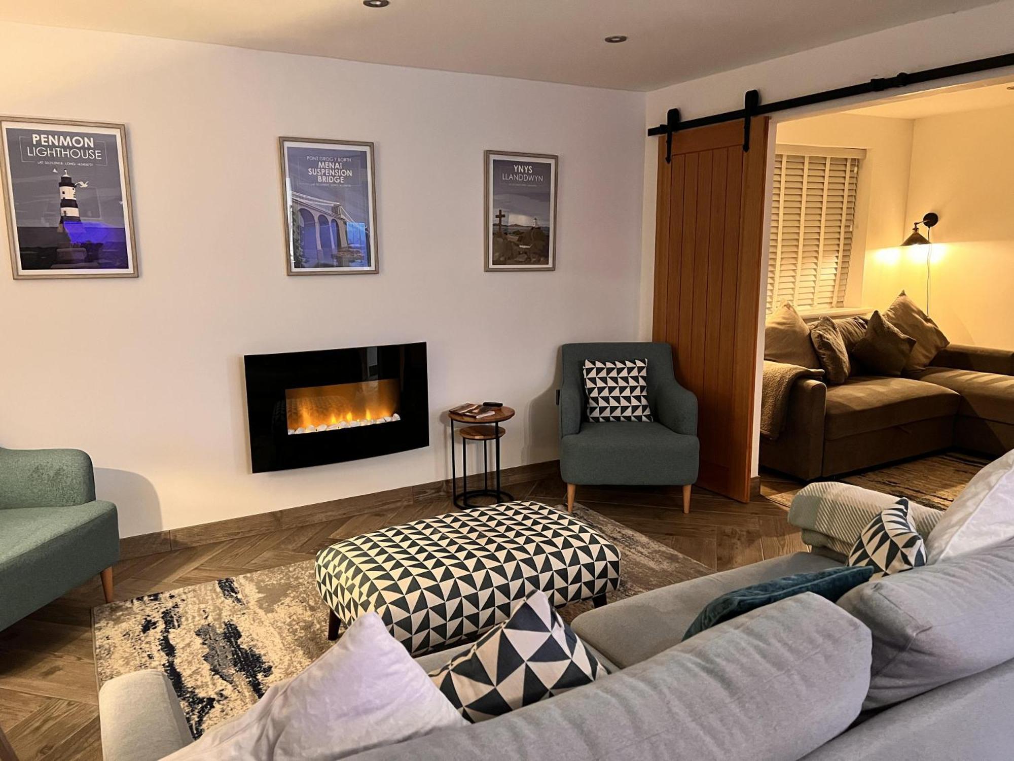 Stylish Modern Home With Parking Enclosed Garden Holyhead Bagian luar foto