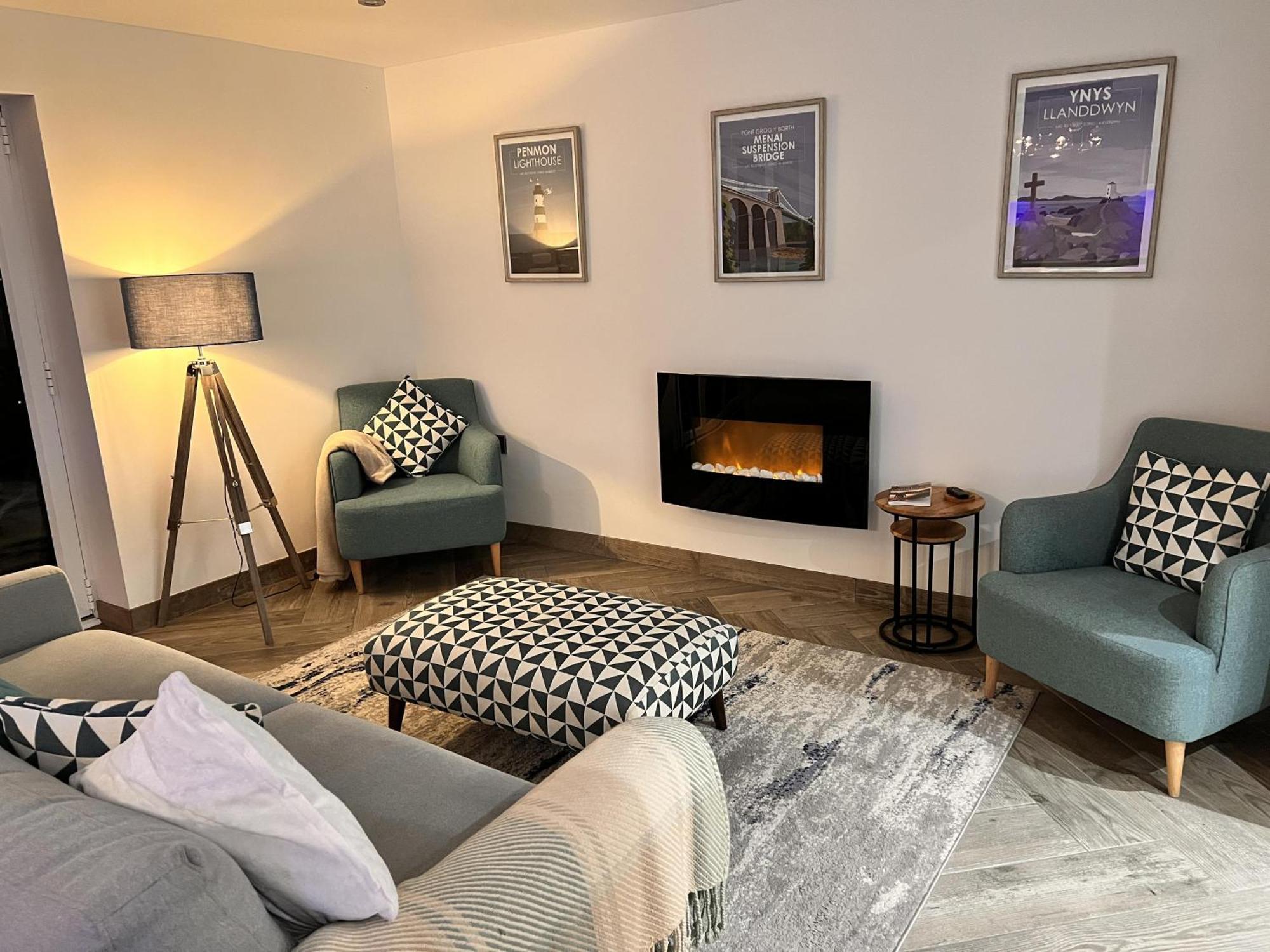 Stylish Modern Home With Parking Enclosed Garden Holyhead Bagian luar foto