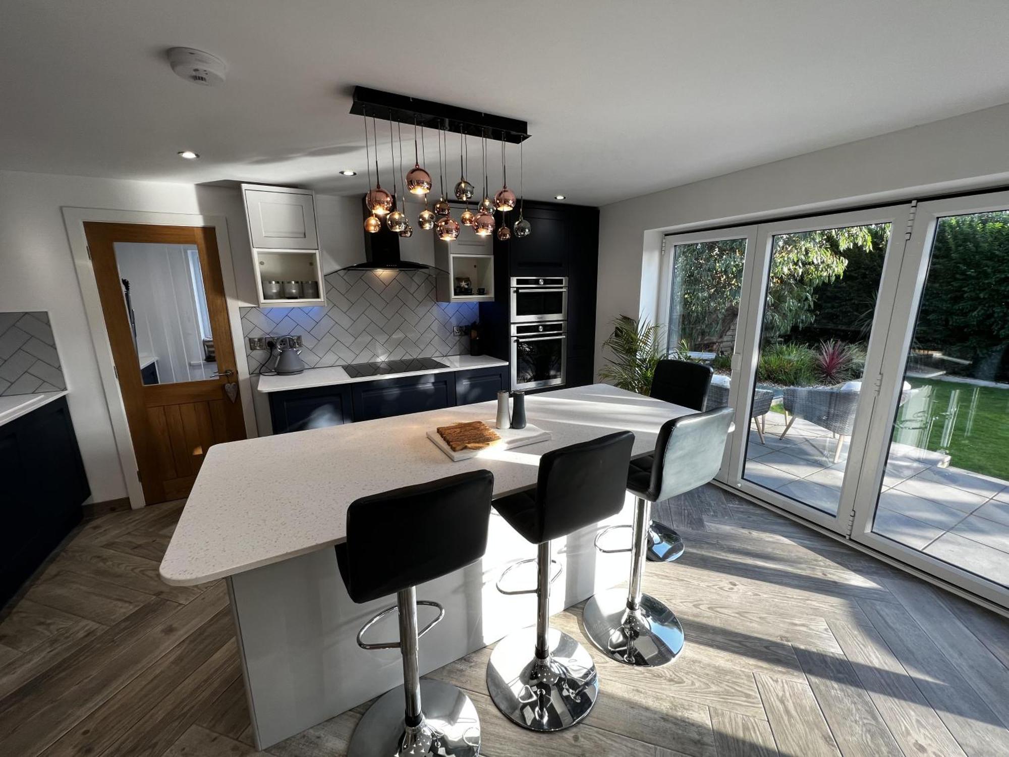 Stylish Modern Home With Parking Enclosed Garden Holyhead Bagian luar foto