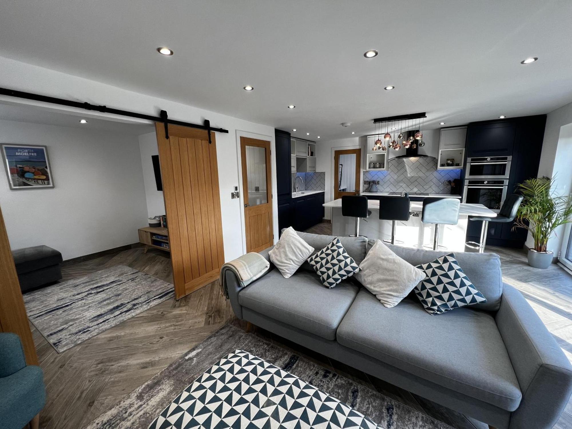 Stylish Modern Home With Parking Enclosed Garden Holyhead Bagian luar foto
