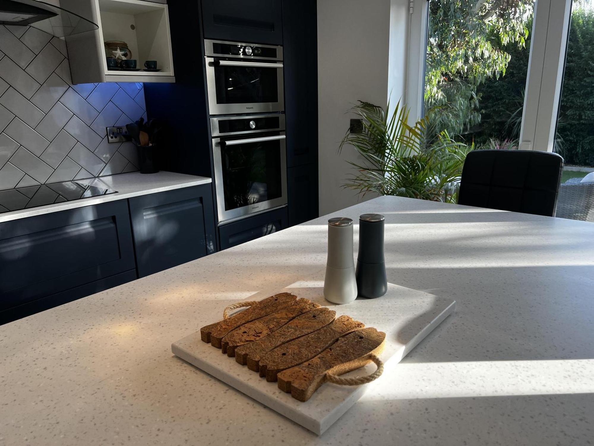 Stylish Modern Home With Parking Enclosed Garden Holyhead Bagian luar foto