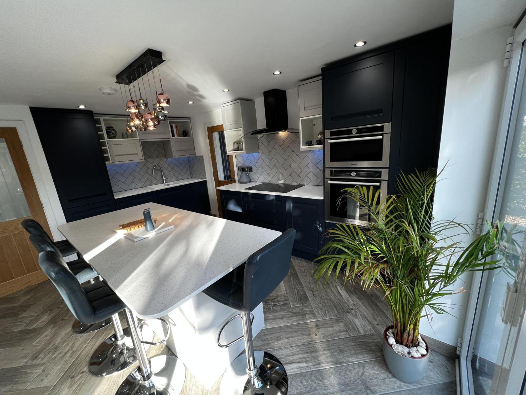 Stylish Modern Home With Parking Enclosed Garden Holyhead Bagian luar foto