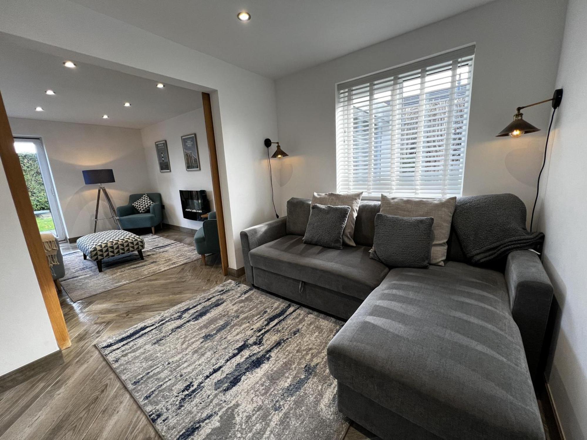 Stylish Modern Home With Parking Enclosed Garden Holyhead Bagian luar foto